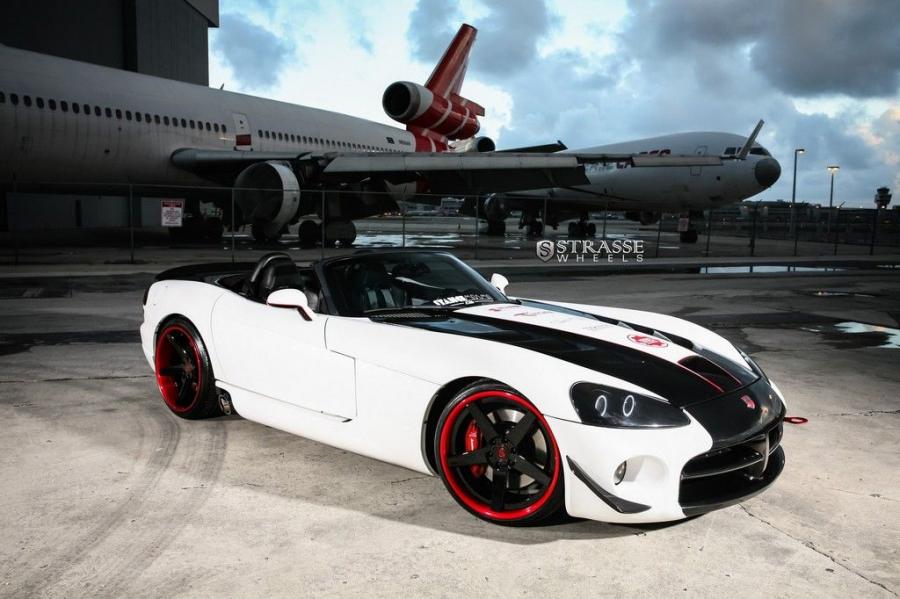  Dodge Viper SRT-10 Roadster on Strasse Wheels 2014 года  (фото 3 из 13)